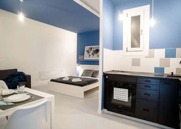 Cute, New And Modern In The Center *